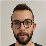 Laureato in biologia impartisce lezioni di biochimica, microbiologia, storia, italiano e geografia a studenti delle medie e superiori